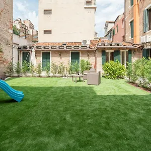 Corte Dei Santi Venice